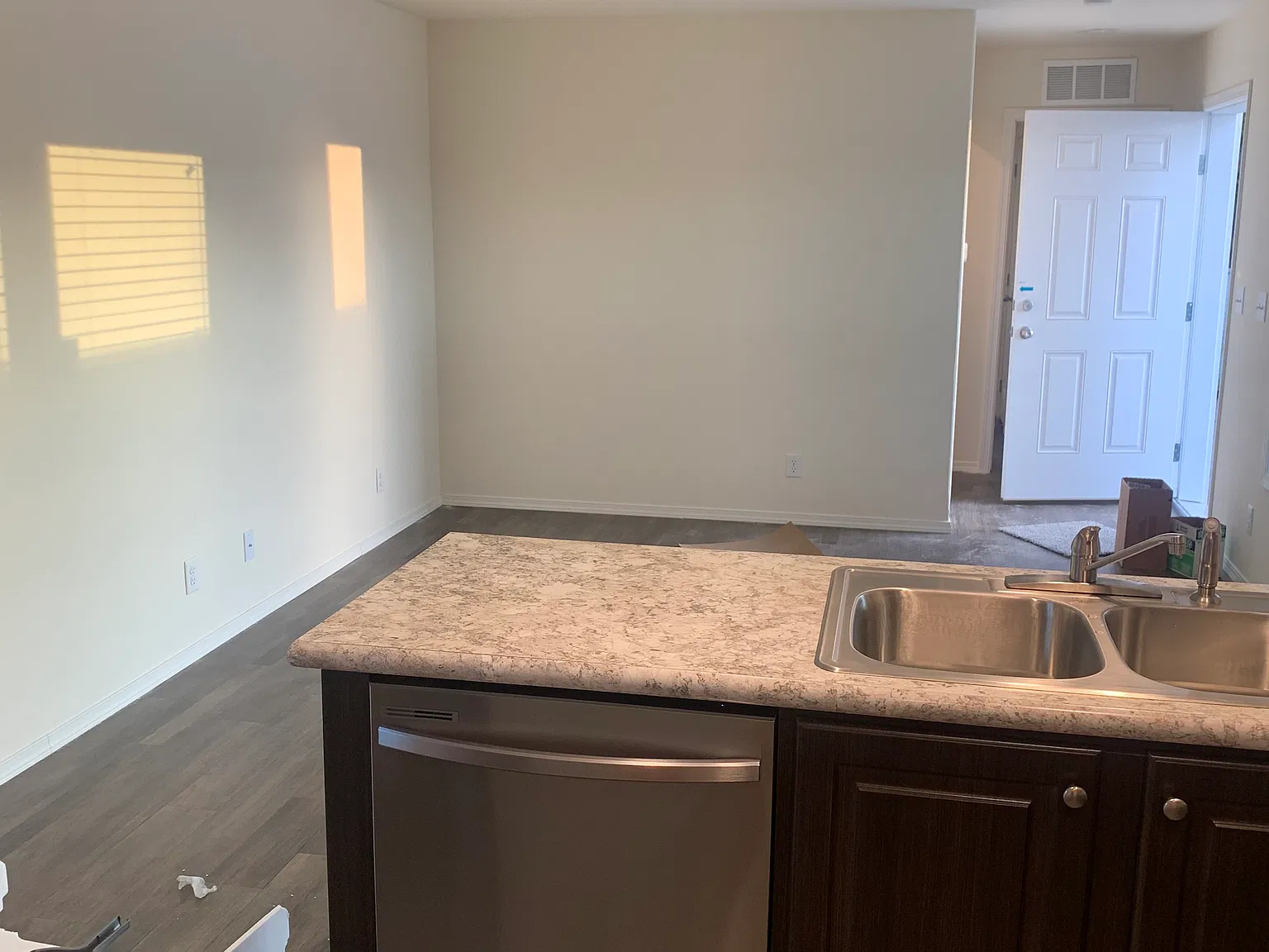 2 bed, 850 sqft, $1,450 — Photo 2