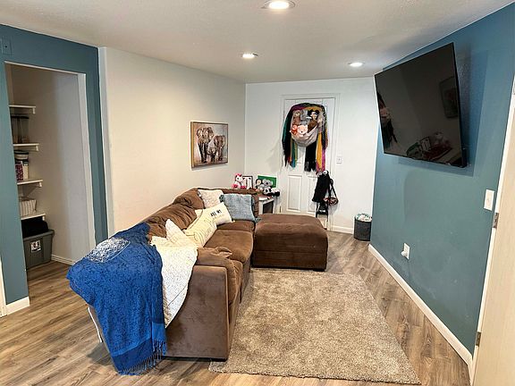 Living room & pantry