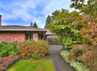 1044 Belfair Rd, Bellevue, WA 98004