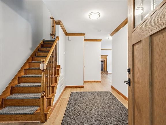 4th image of 2324 Plowman Dr