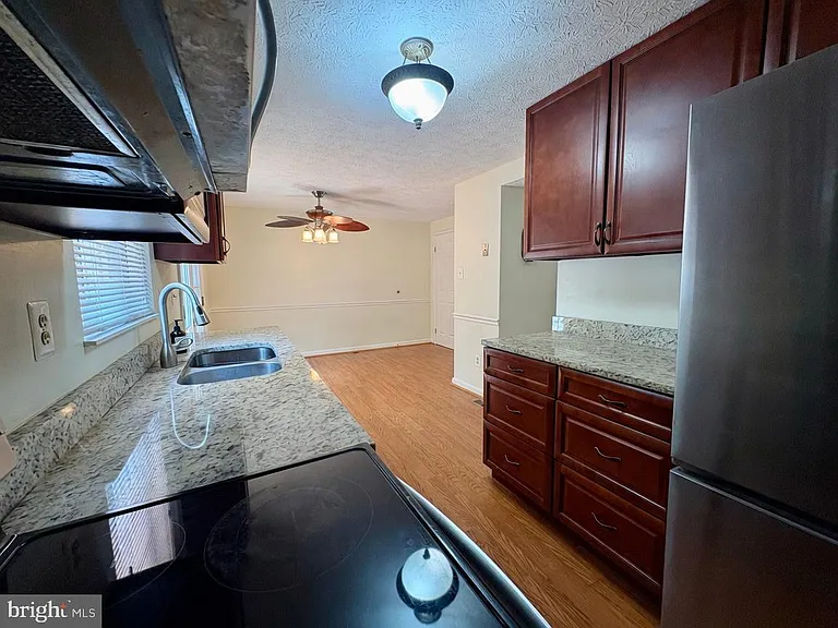 8112 Parkdale Ct — Photo 9