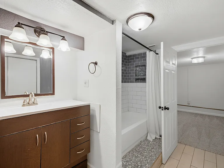 1433 N Milwaukee St #BM — Photo 10