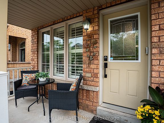 4th image of 256 Giddings Cres