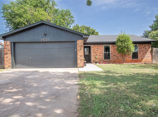 1521 Augusta Rd, Benbrook, TX 76126