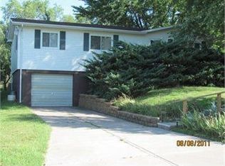 8517 Pine Ct, Plattsmouth, NE 68048