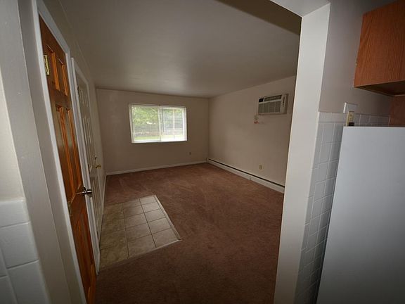 2nd image of 846 Youngs Ln APT 3