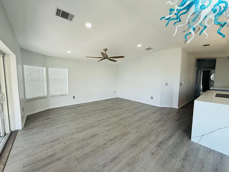 4851 W Gandy Blvd #5 — Photo 9