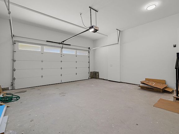 5th image of 8587 Forest Gate Dr