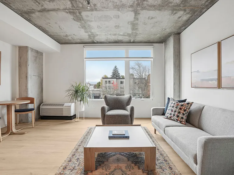 Splash Apartments — Photo 4