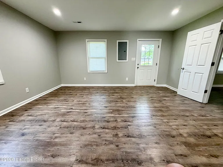 1529 Stonewall Way — Photo 3