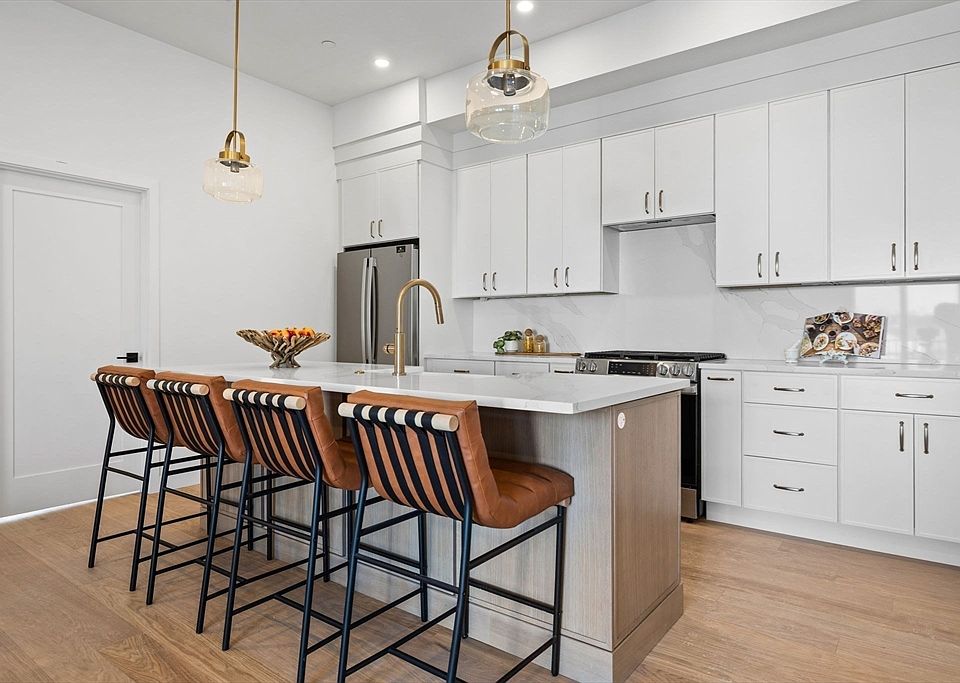 1st image of 125 Addison St #206