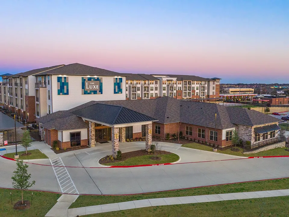 The Luxe at Las Colinas - Adult Active Living