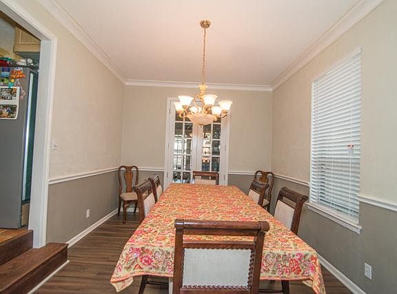 3rd image of 804 Live Oak Ln