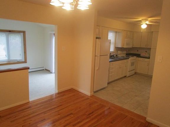 5th image of 440 Turner Ave