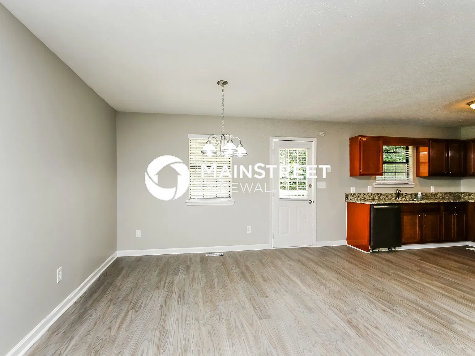 2212 Cedar Creek Ln — Photo 4