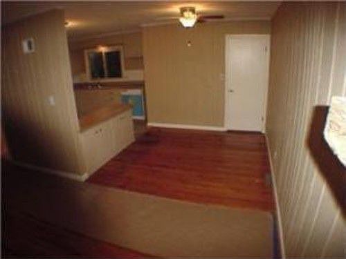 5th image of 418 N 80th Ter