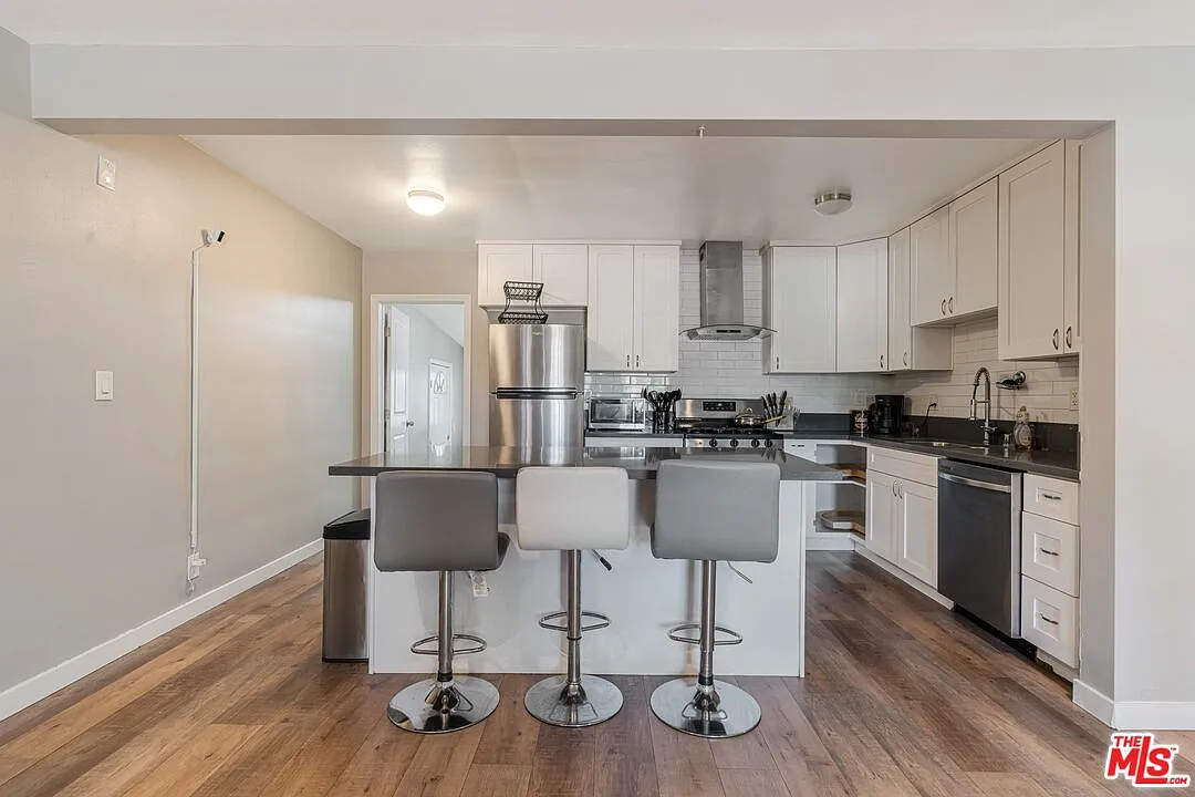 4 bed, 3.0 bath, 1400 sqft, $3,800 — Photo 3