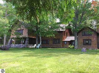 2229 N Wardens Point Rd, Lake Leelanau, MI 49653