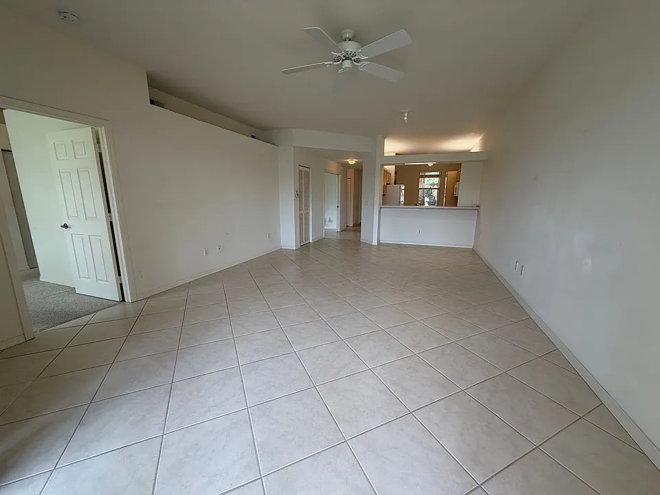 330 Robin Hood Cir #102