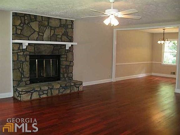 LARGE LIVING ROOM WITH WOOD BURNING FIREPLACE.