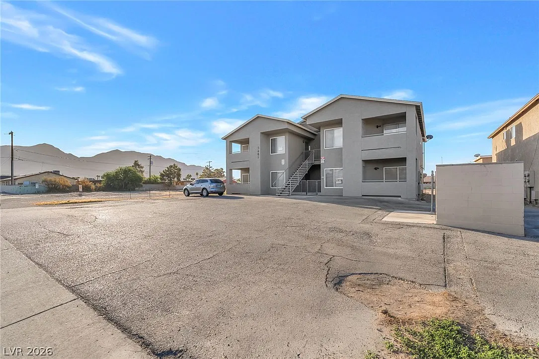 2 bed, 2.0 bath, 3966 sqft, $1,250 — Photo 2