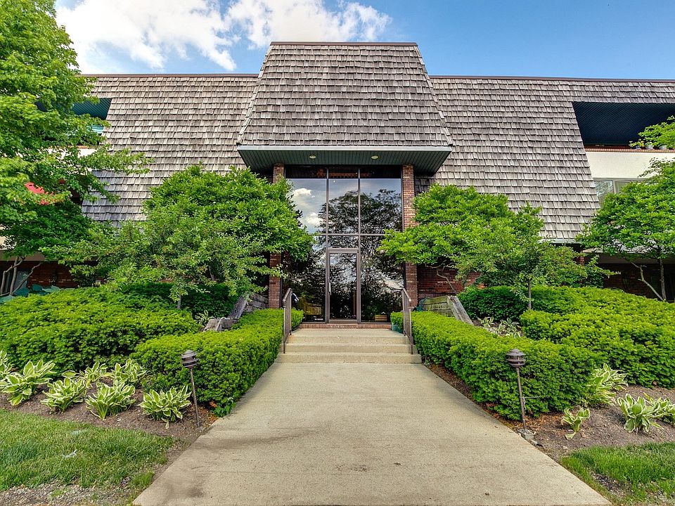 1st image of 100 Red Top Dr APT 302