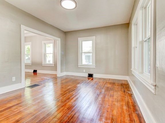 4th image of 63 Oak St
