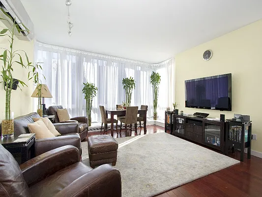 Sold by Sotheby's International Realty | media 1
