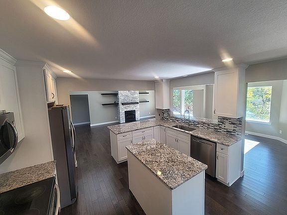 3rd image of 5204 Forest Glen Dr