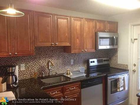 1st image of 400 SE 10th St APT 209