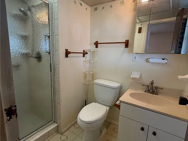 647 Holmes Ave — Photo 15