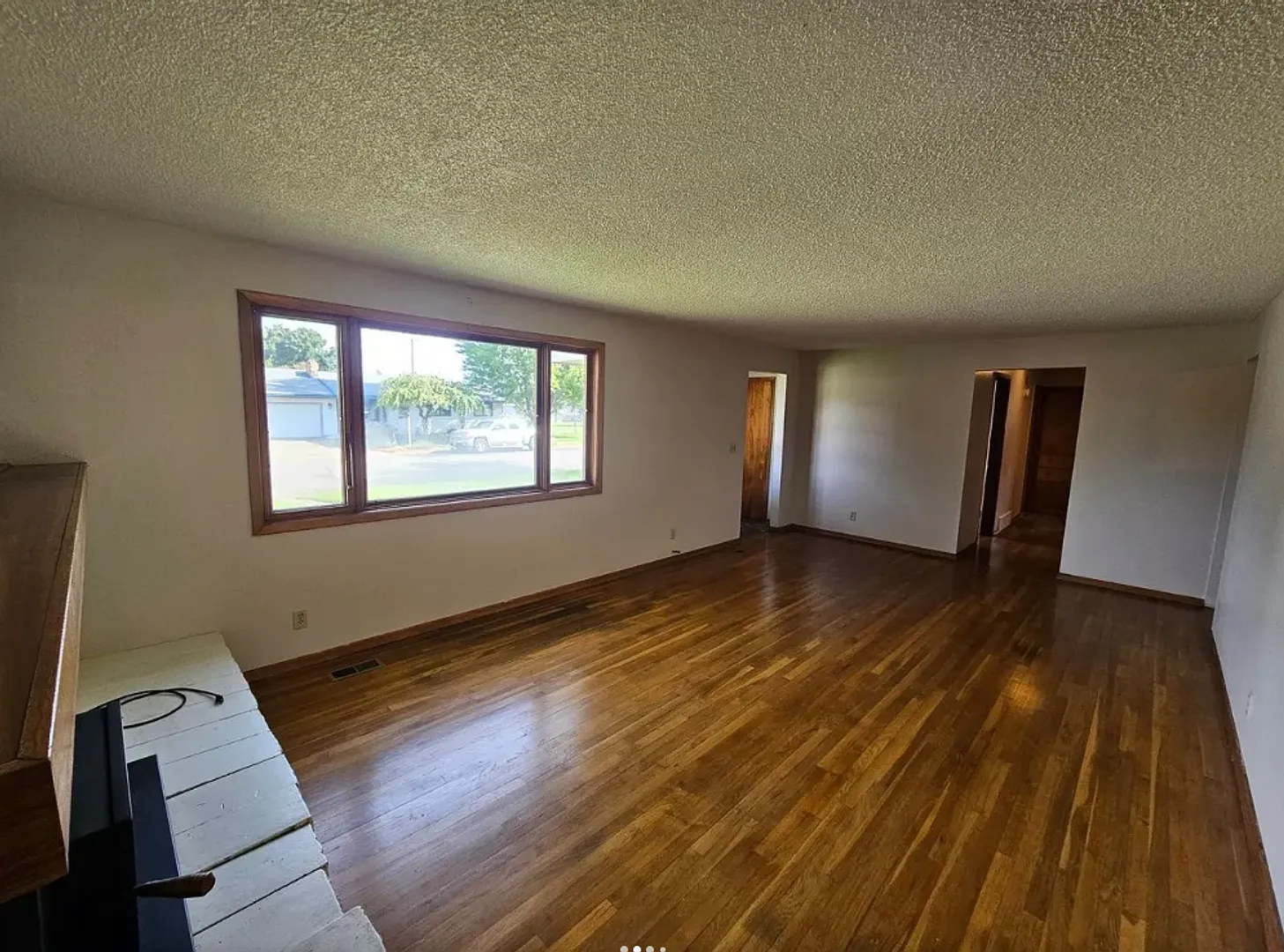 4 Bed 2 Bath Rancher Original Hardwood Floors Corner lot 2400 Sq/Ft of space — Photo 3