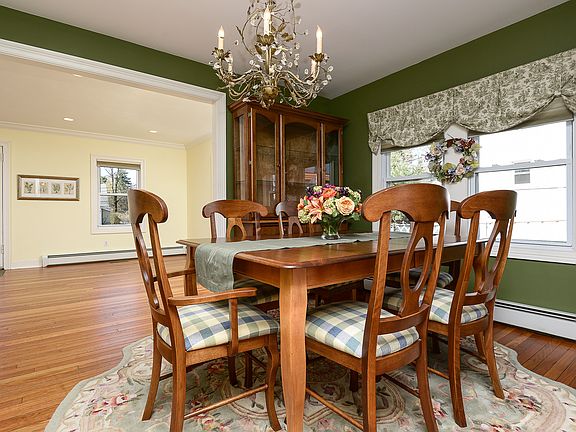 4th image of 11 Valois Pl