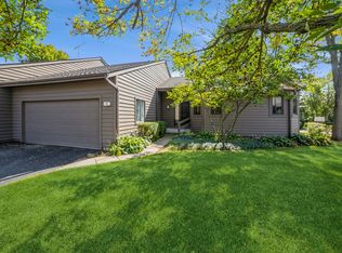 102 Sumac Ct, Saint Charles, IL 60174