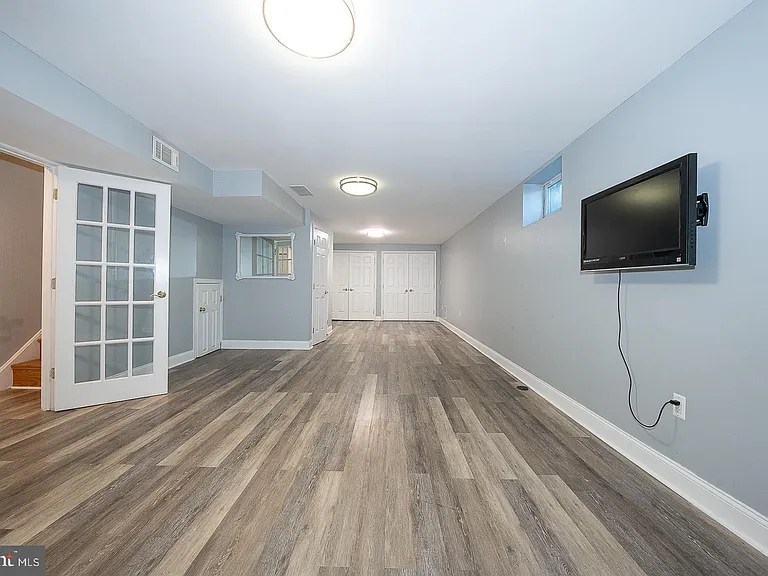1099 Armstrong Ct — Photo 41