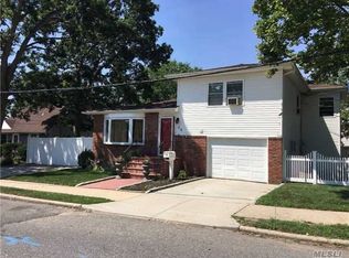 84 Center Ave, Bay Shore, NY 11706