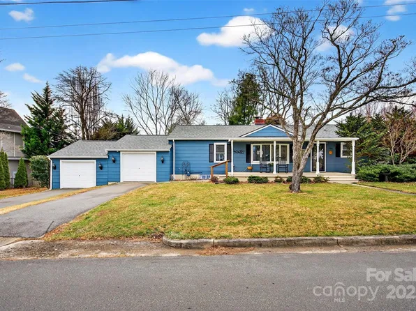 109 Mountain St, Black Mountain, NC 28711