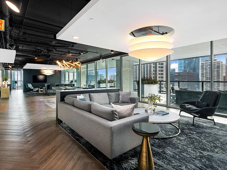 Aston Chicago — Photo 19