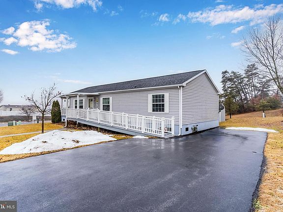3rd image of 102 Oriole Dr