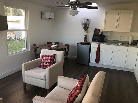 5th image of 744 Palmer Ct