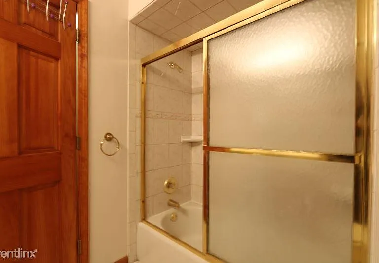 1257 W Flournoy St #2F — Photo 17