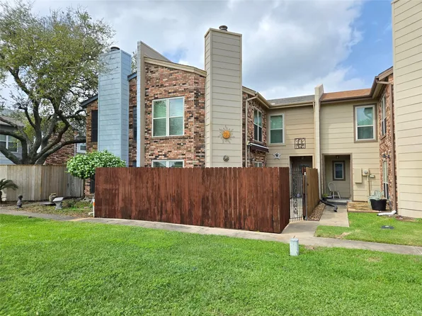1730 Avenue C APT F, El Campo, TX 77437