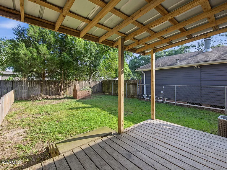 104 Howard Ave — Photo 20