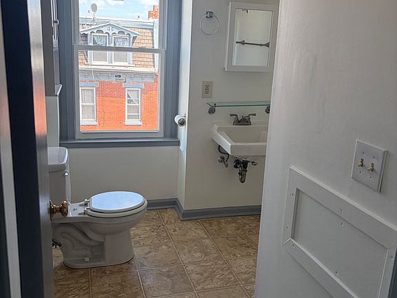 5th image of 335 N Saunders Ave #1