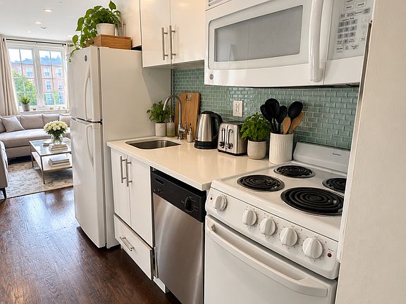 5th image of 102 Greenwich Ave APT 5
