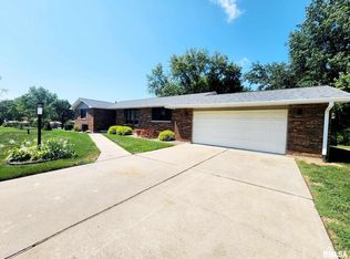 2104 Curved Creek Ct, Quincy, IL 62301