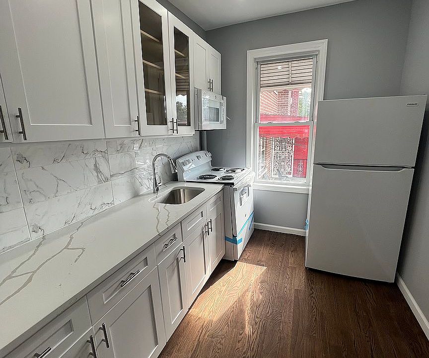 1st image of 1308 Oakley St #2F