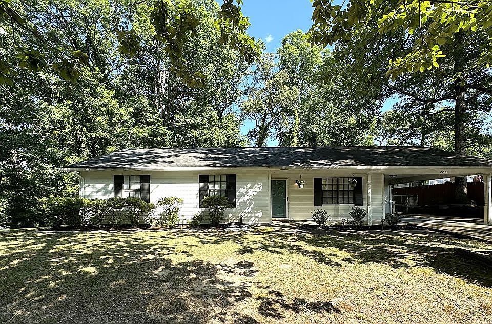 1st image of 2733 Colonial Dr NE