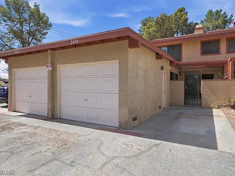 2410 Pickwick Dr — Photo 22