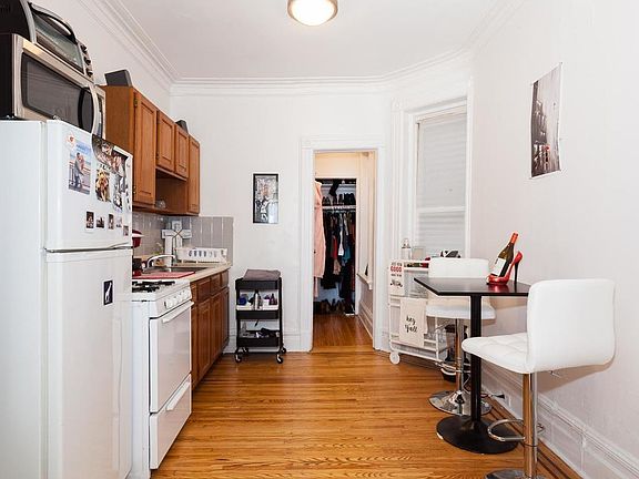 2nd image of 307 E 18th St APT 3A